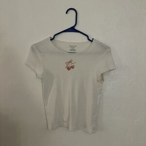 American Eagle Outfitters Cream Tee with Red Graphic